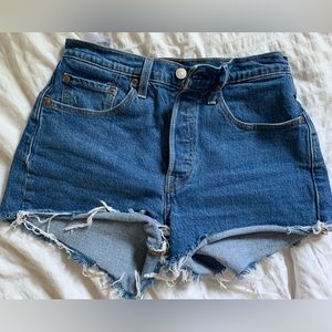 Levi’s 501 shorts size 26